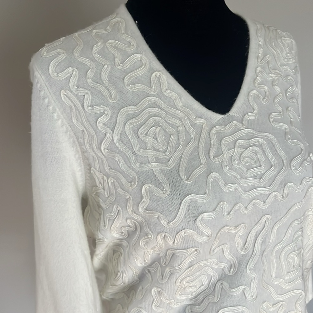 Cute Vintage Cream Sweater! - Picture 2 of 5
